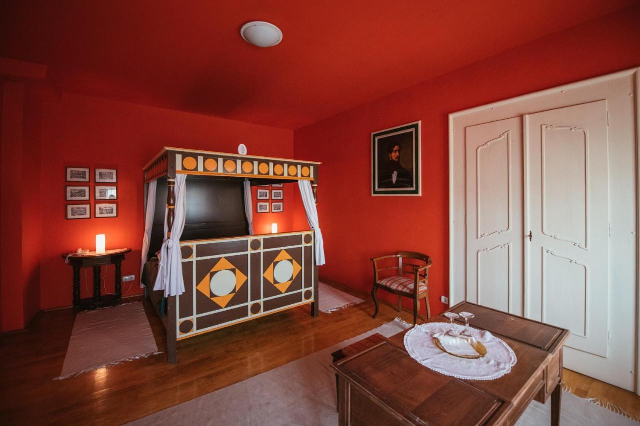 Voeroes Guest House Targu Secuiesc Bagian luar foto