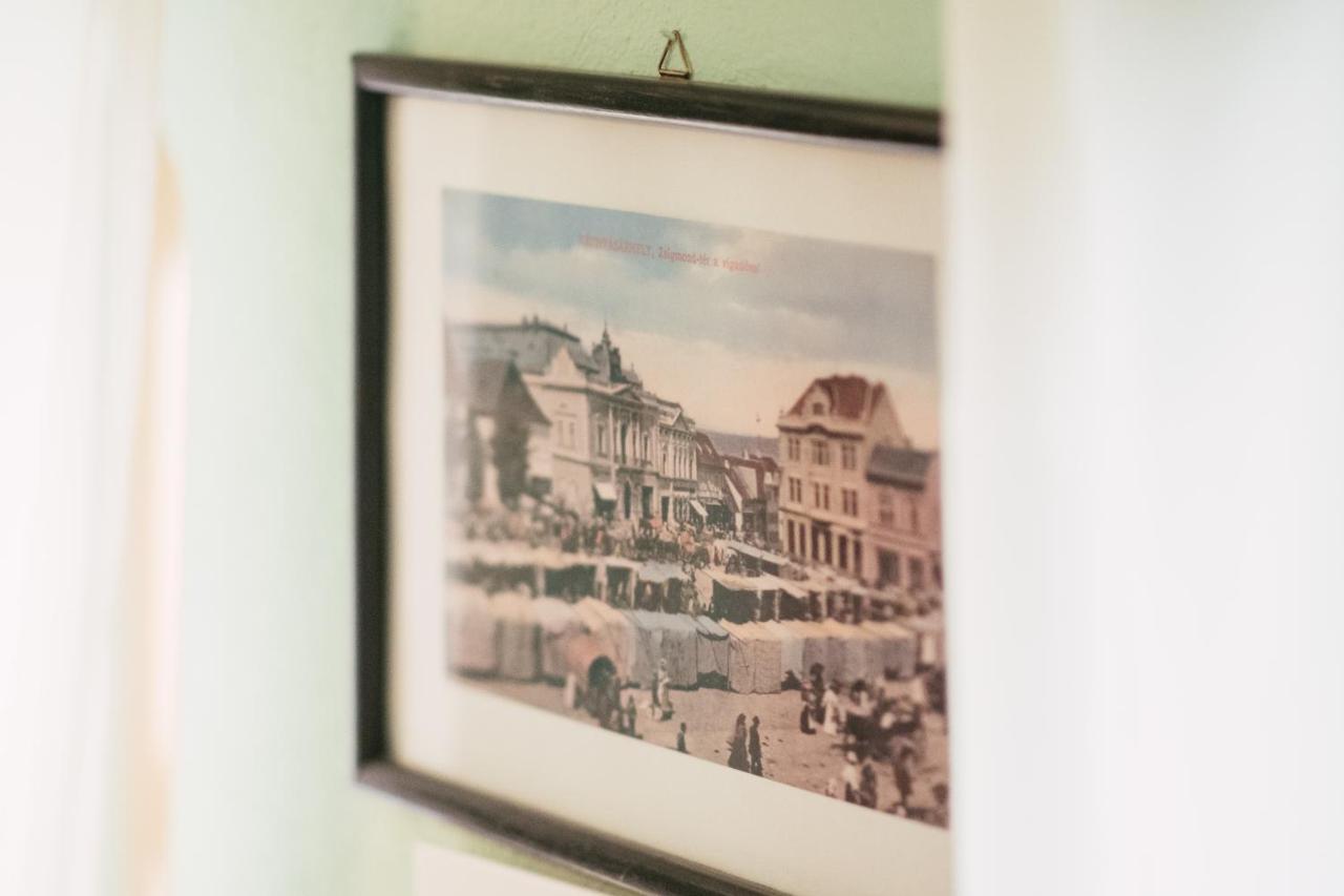 Voeroes Guest House Targu Secuiesc Bagian luar foto