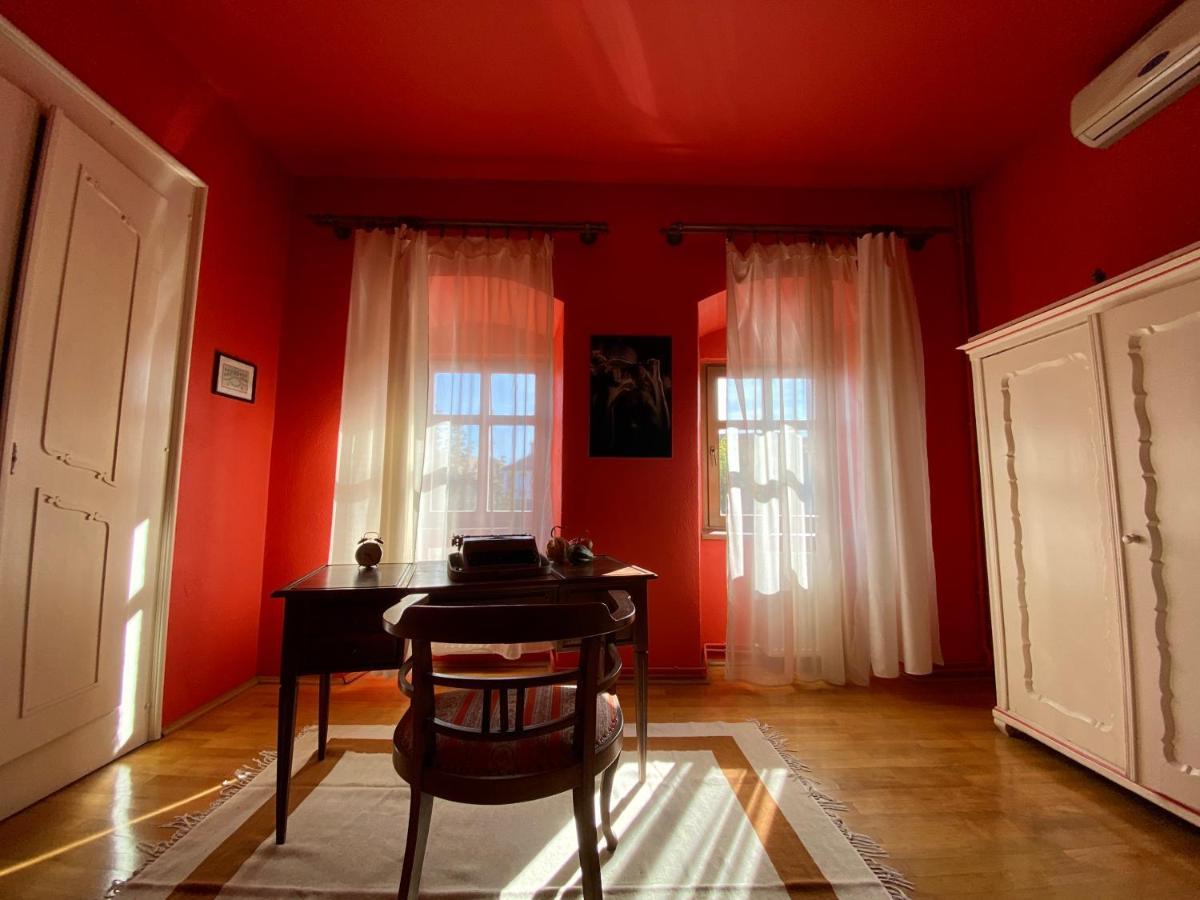 Voeroes Guest House Targu Secuiesc Bagian luar foto